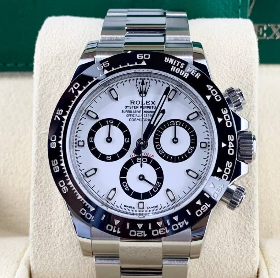 Designer with Rolex replica in Wan Chai